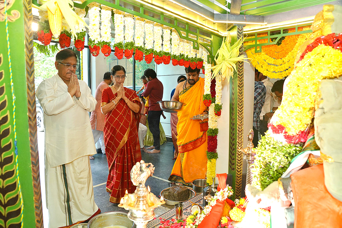 Celebrities_20Ganesh_20Chaturthi_20Celebrations_20Photo_20Gallery-6.jpg 6