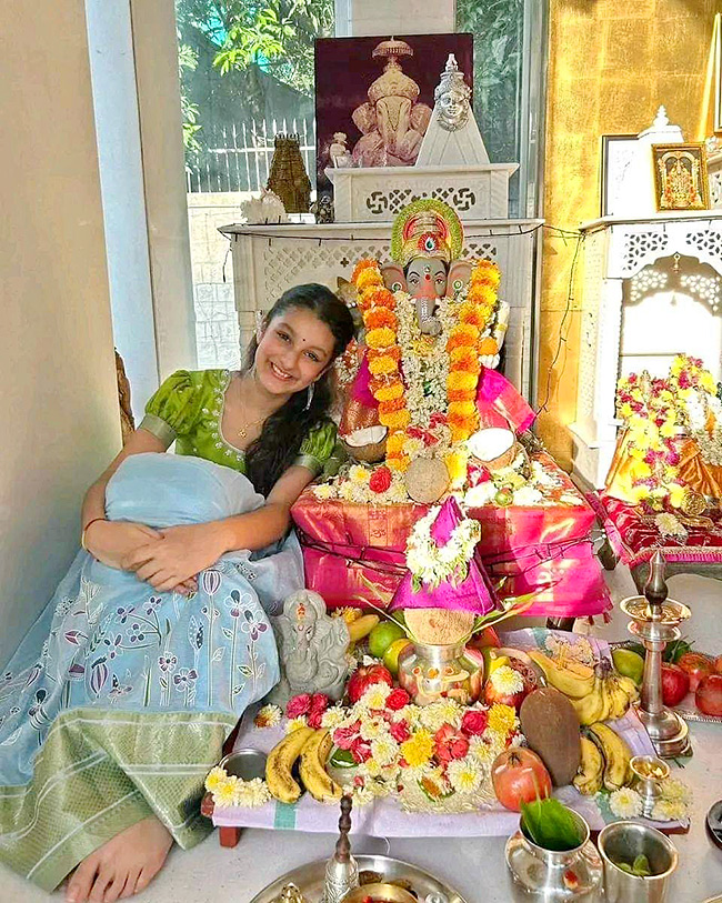 Celebrities_20Ganesh_20Chaturthi_20Celebrations_20Photo_20Gallery-7.jpg 7