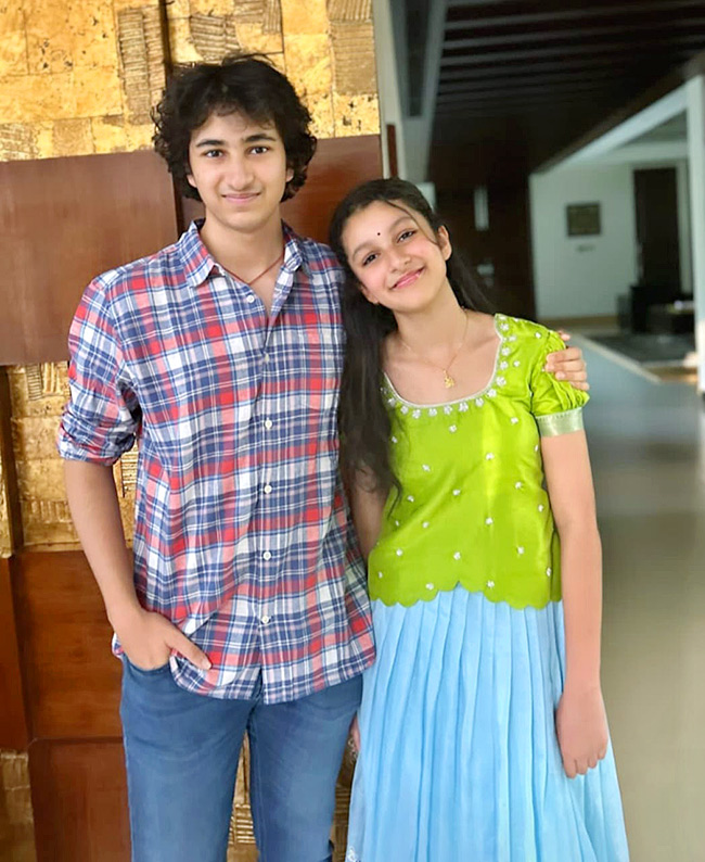 Celebrities_20Ganesh_20Chaturthi_20Celebrations_20Photo_20Gallery-8.jpg 8