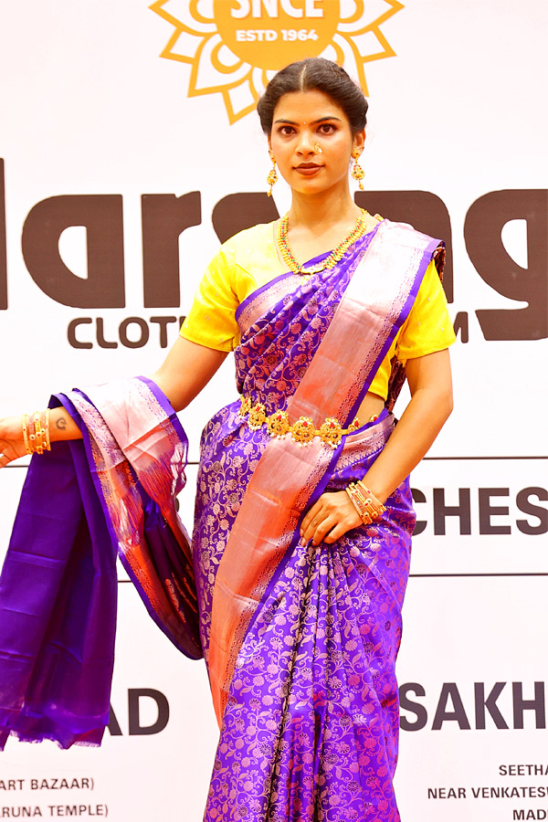 Cloth_20Emporium_20Grand_20Inauguration_20In_20Madhurawada_20Photos_12.jpg 12