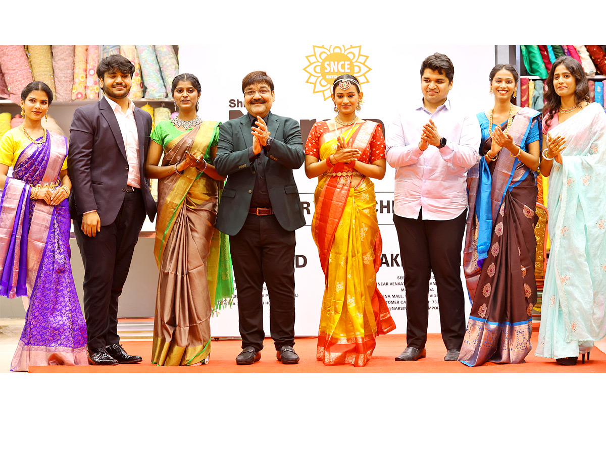 Cloth_20Emporium_20Grand_20Inauguration_20In_20Madhurawada_20Photos_4.jpg 3