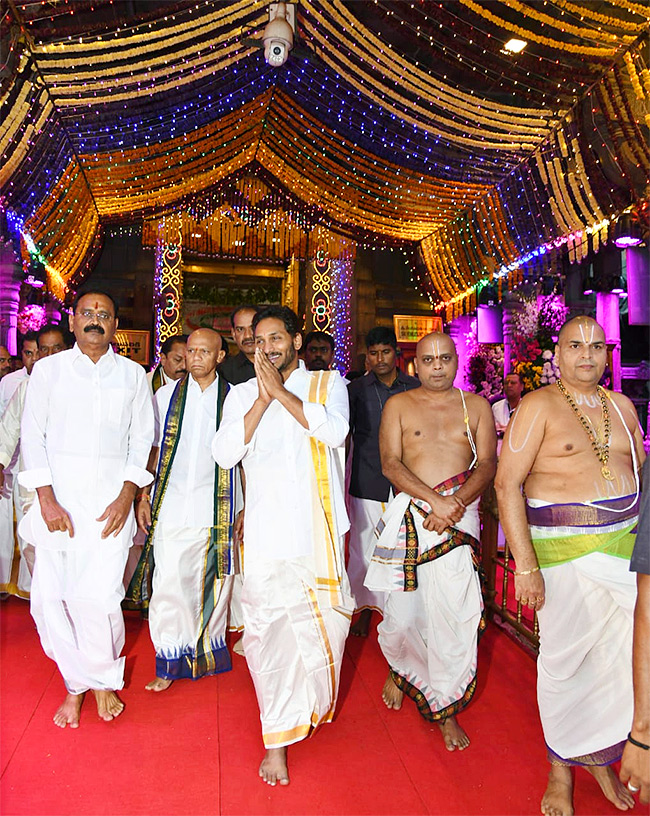 ap_20cm_20ys_20jagan_20visit_20in_20tirumala-3.jpg 3