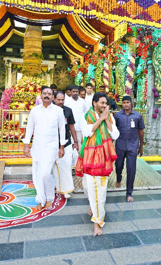 ap_20cm_20ys_20jagan_20visit_20in_20tirumala-7.jpg 7