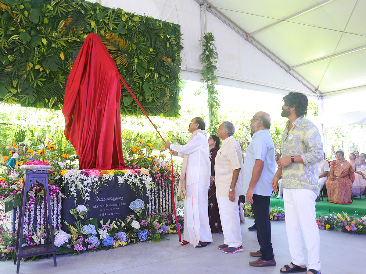 ANR_20100th_20Birth_20Anniversary_20Celebrations_20Live_20Photos-17.jpg 16