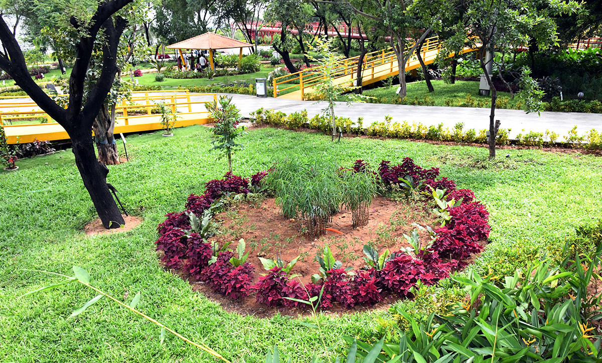 Lakeview_20Park_20in_20Hussain_20Sagar_20Hyderabad-11.jpg 9
