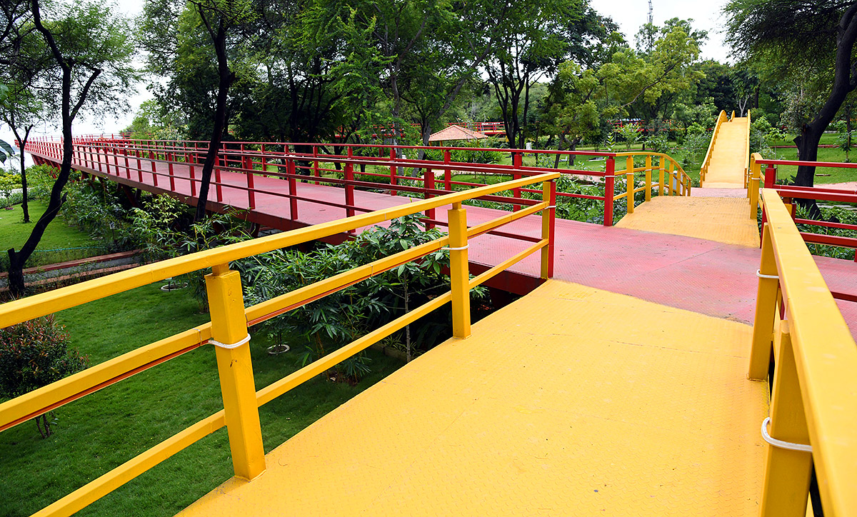 Lakeview_20Park_20in_20Hussain_20Sagar_20Hyderabad-13.jpg 11