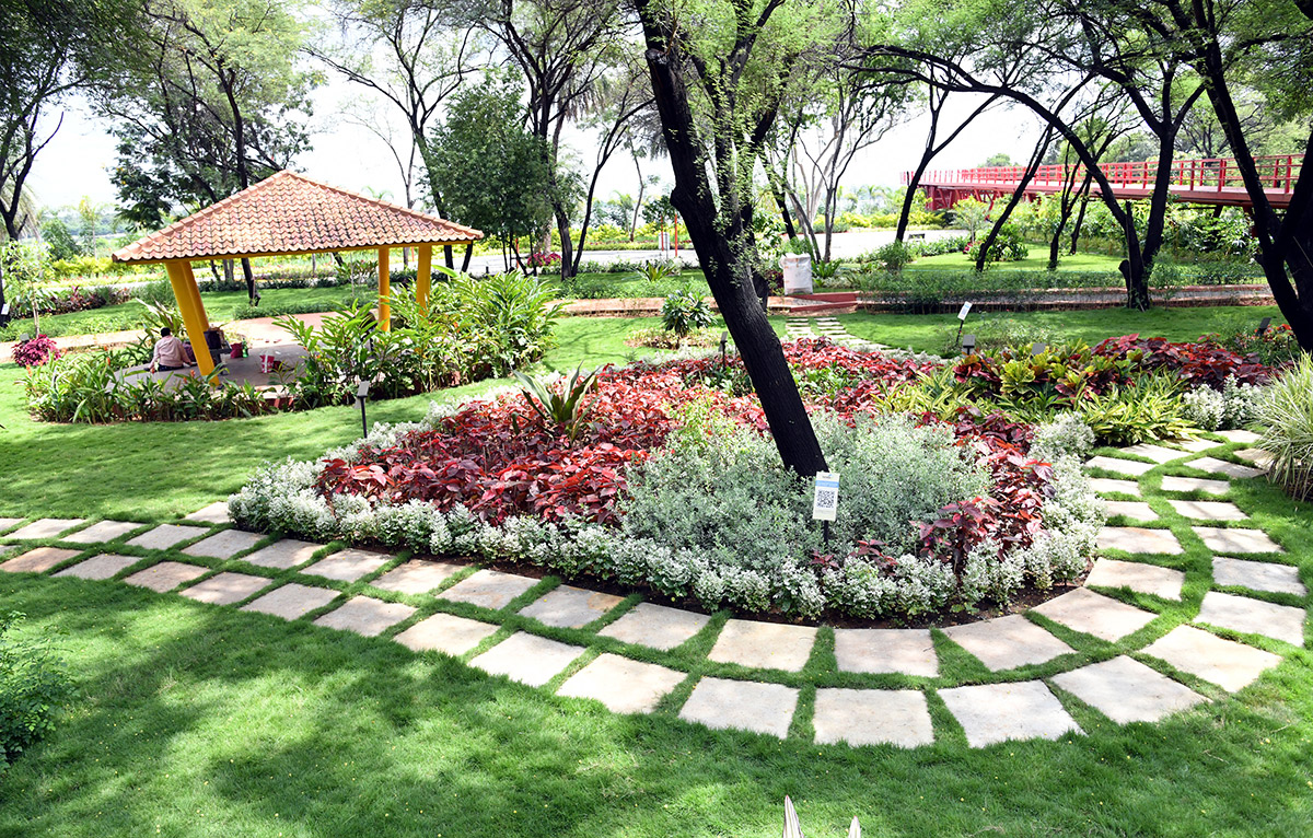 Lakeview_20Park_20in_20Hussain_20Sagar_20Hyderabad-14.jpg 12