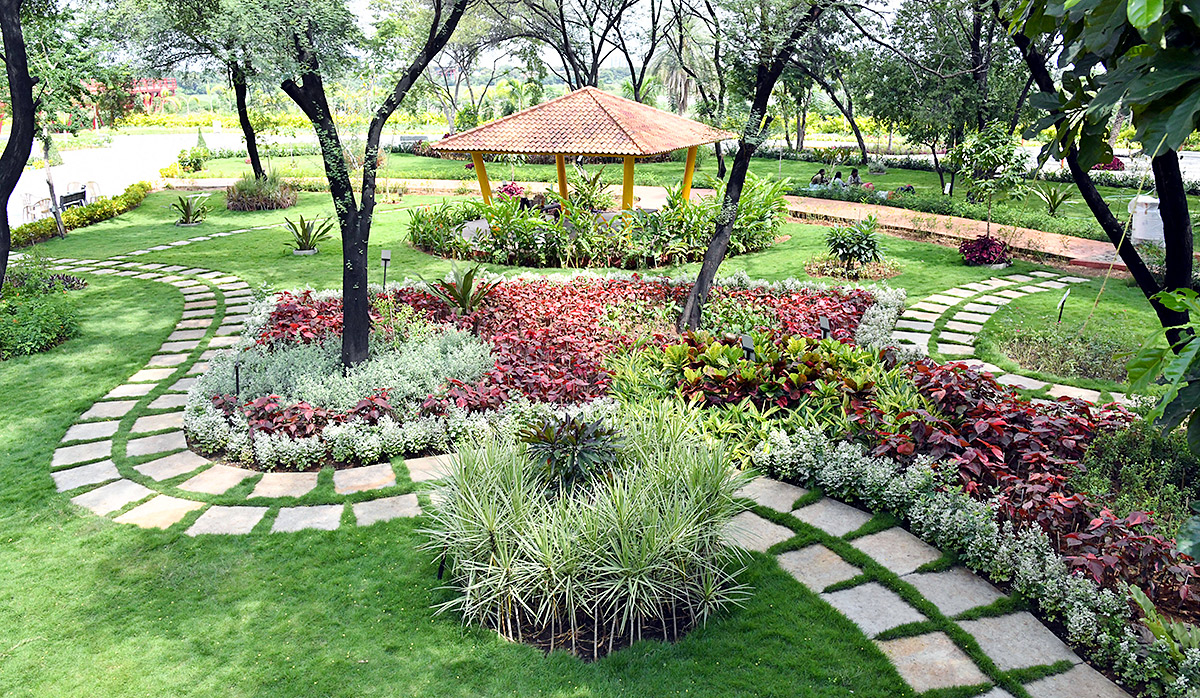 Lakeview_20Park_20in_20Hussain_20Sagar_20Hyderabad-18.jpg 16