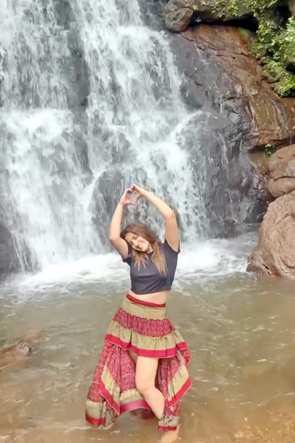 Nupur-Sanon-06.jpg 7