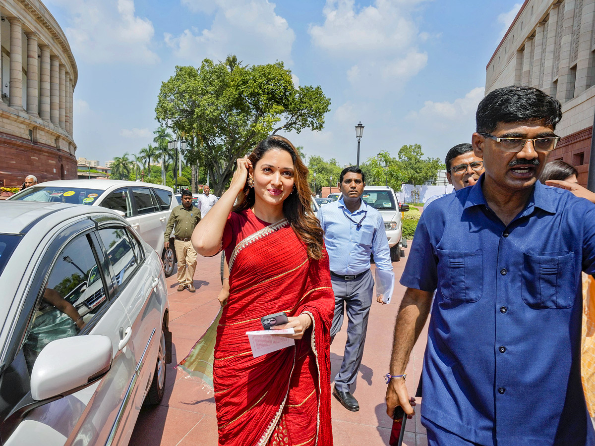Tamannaah_20Bhatia_20visits_20new_20Parliament_20praises_20Womens_20Reservation_20Bill_20Photos_11.jpg 12