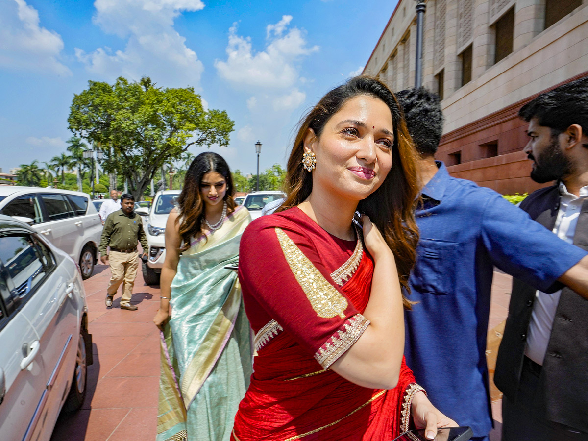 Tamannaah_20Bhatia_20visits_20new_20Parliament_20praises_20Womens_20Reservation_20Bill_20Photos_12.jpg 13