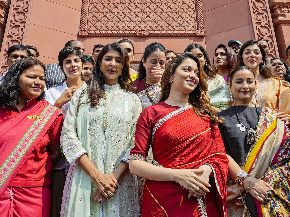 Tamannaah_20Bhatia_20visits_20new_20Parliament_20praises_20Womens_20Reservation_20Bill_20Photos_6.jpg 7