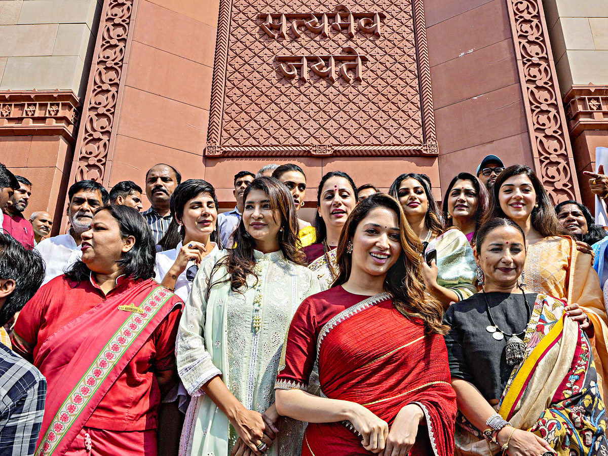 Tamannaah_20Bhatia_20visits_20new_20Parliament_20praises_20Womens_20Reservation_20Bill_20Photos_8.jpg 9