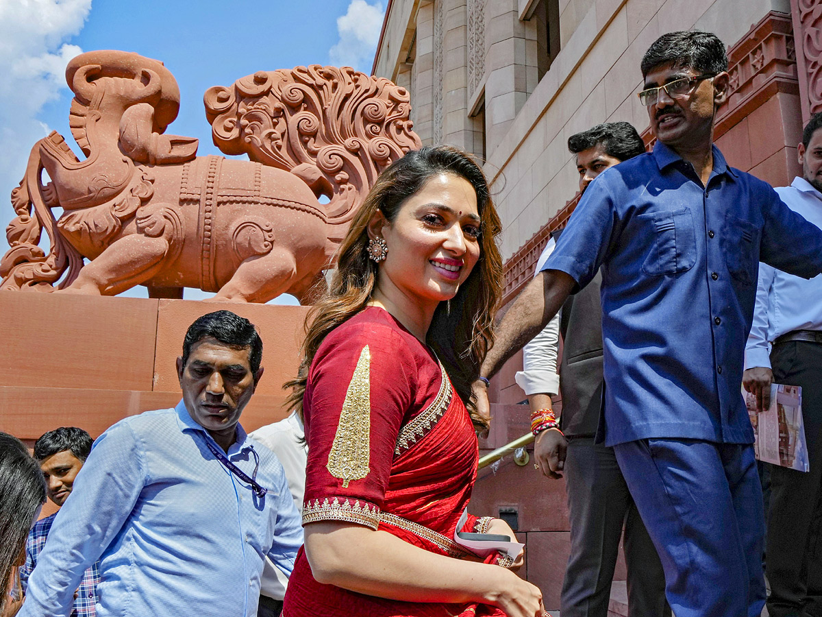 Tamannaah_20Bhatia_20visits_20new_20Parliament_20praises_20Womens_20Reservation_20Bill_20Photos_9.jpg 10