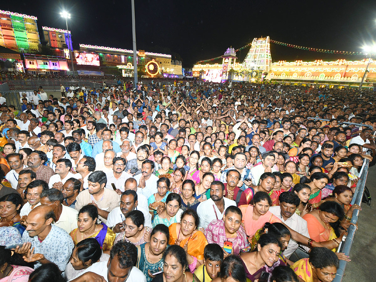 Tirumala_20Brahmotsavam_20Srivari_20Garuda_20Seva_20PHotos_10.jpg 21