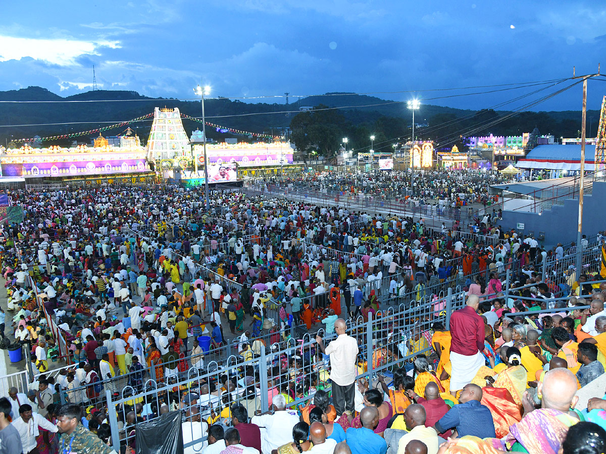Tirumala_20Brahmotsavam_20Srivari_20Garuda_20Seva_20PHotos_12.jpg 22