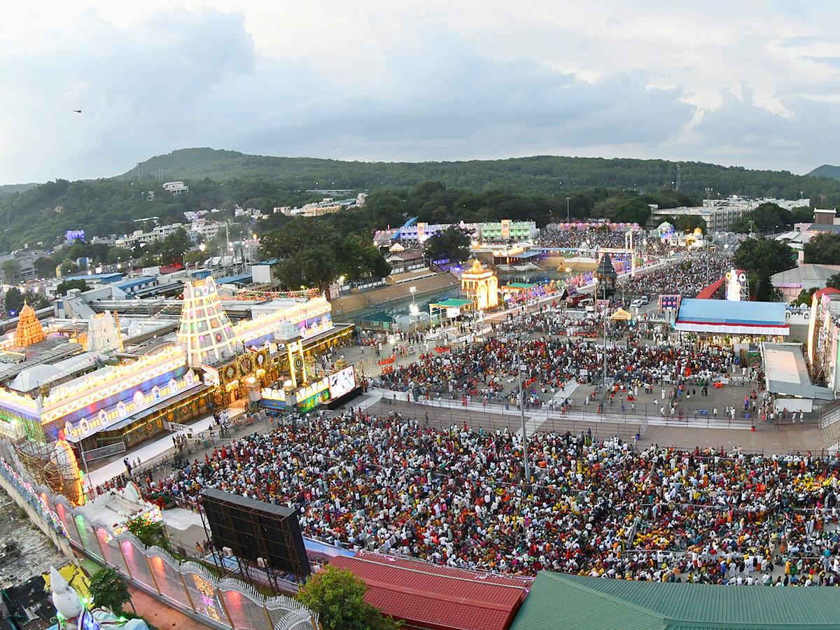 Tirumala_20Brahmotsavam_20Srivari_20Garuda_20Seva_20PHotos_14.jpg 24