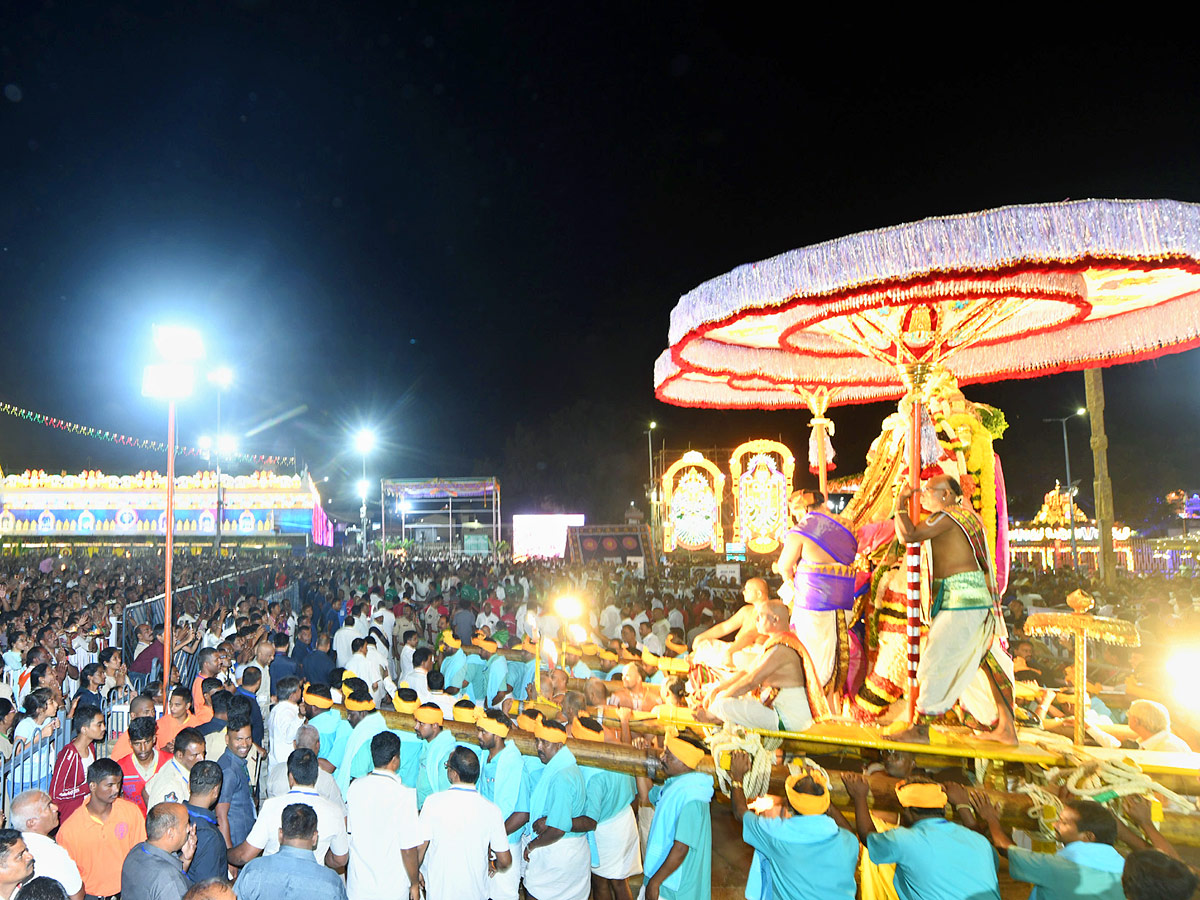 Tirumala_20Brahmotsavam_20Srivari_20Garuda_20Seva_20PHotos_18.jpg 3