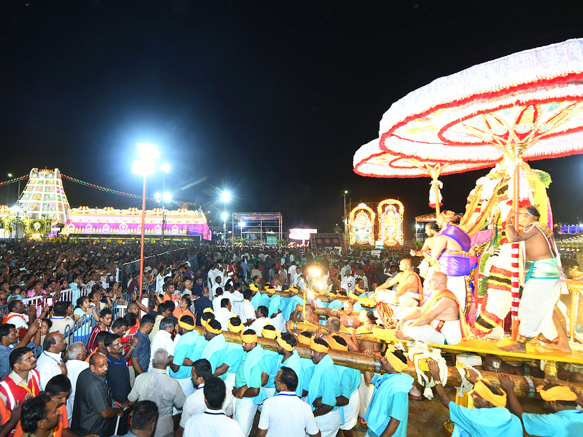 Tirumala_20Brahmotsavam_20Srivari_20Garuda_20Seva_20PHotos_19.jpg 4