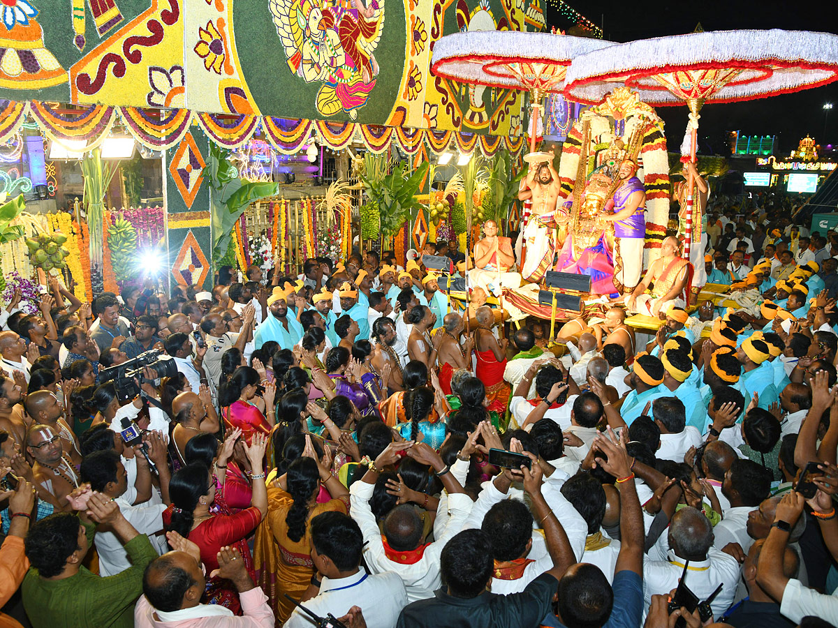 Tirumala_20Brahmotsavam_20Srivari_20Garuda_20Seva_20PHotos_20.jpg 1