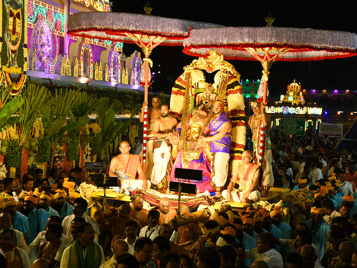 Tirumala_20Brahmotsavam_20Srivari_20Garuda_20Seva_20PHotos_21.jpg 5