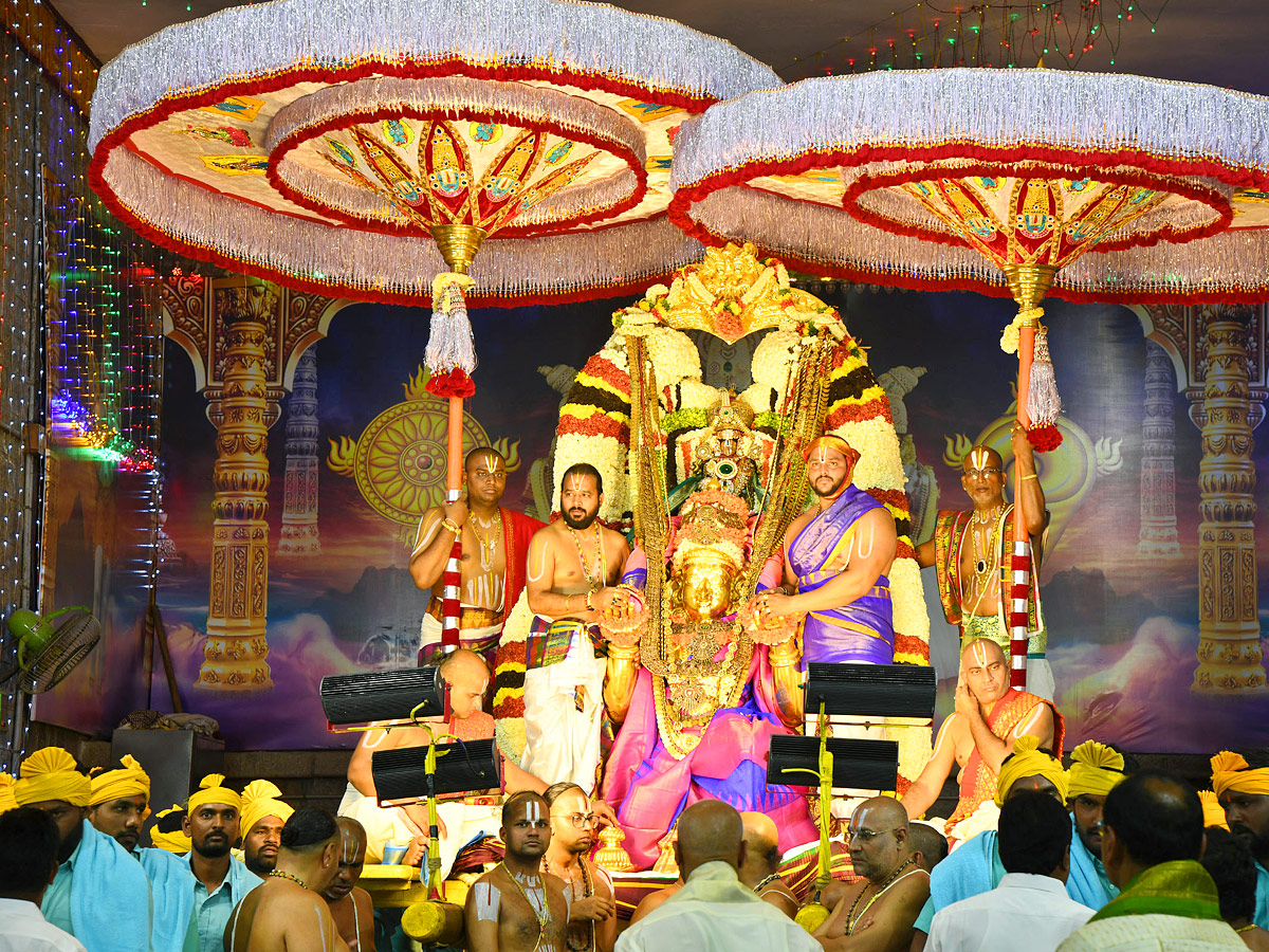 Tirumala_20Brahmotsavam_20Srivari_20Garuda_20Seva_20PHotos_23.jpg 7