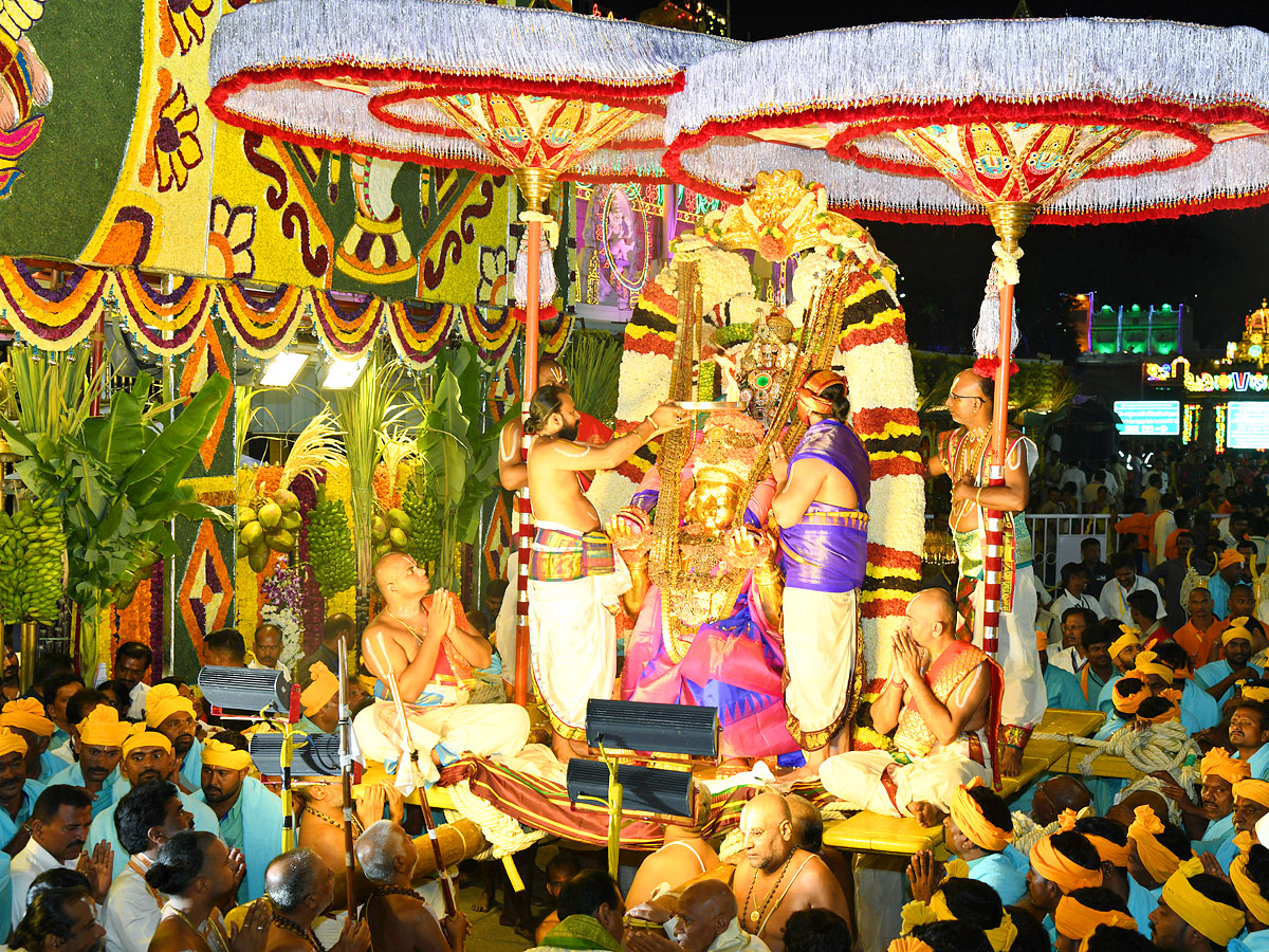 Tirumala_20Brahmotsavam_20Srivari_20Garuda_20Seva_20PHotos_24.jpg 8