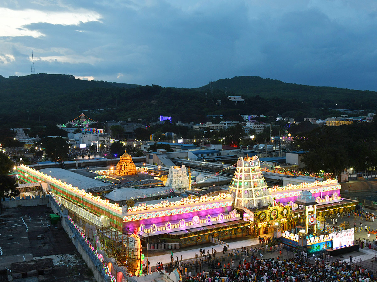 Tirumala_20Brahmotsavam_20Srivari_20Garuda_20Seva_20PHotos_5.jpg 16