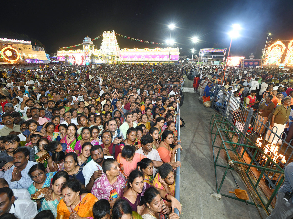 Tirumala_20Brahmotsavam_20Srivari_20Garuda_20Seva_20PHotos_7.jpg 18