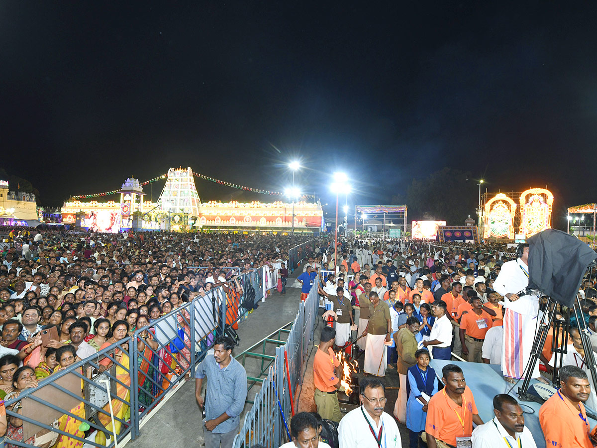 Tirumala_20Brahmotsavam_20Srivari_20Garuda_20Seva_20PHotos_8.jpg 19