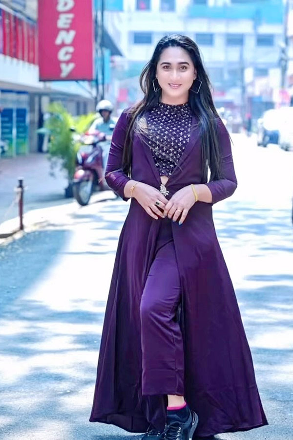 Transgender_20actress_20anjali_20ameer_20latest_20Photos_10.jpg 11