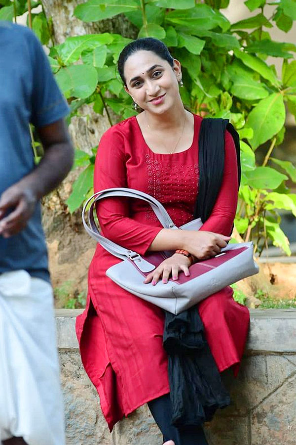 Transgender_20actress_20anjali_20ameer_20latest_20Photos_11.jpg 12