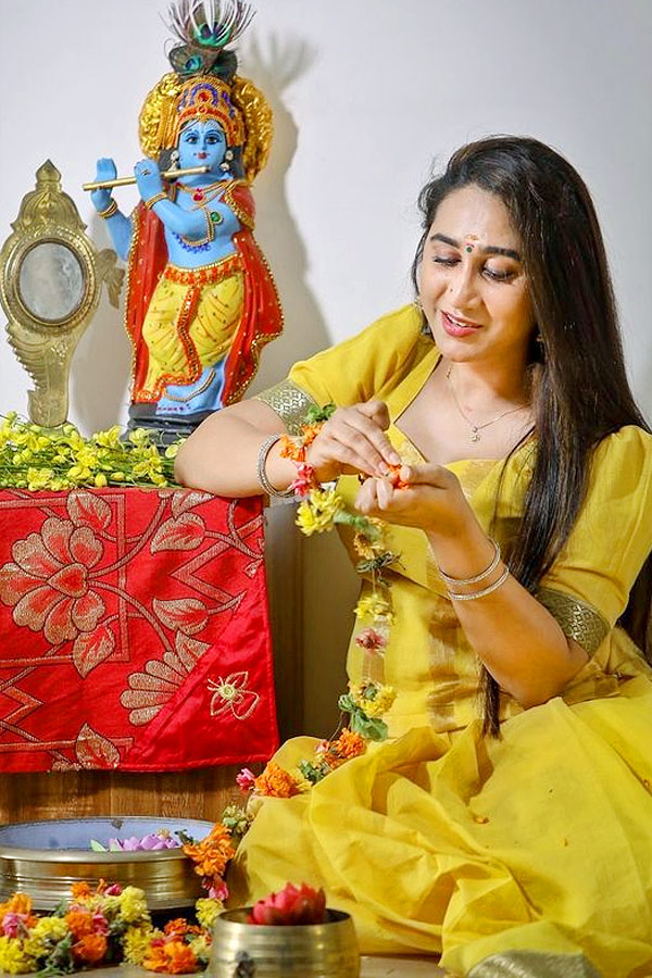 Transgender_20actress_20anjali_20ameer_20latest_20Photos_5.jpg 6