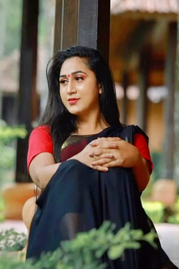 Transgender_20actress_20anjali_20ameer_20latest_20Photos_7.jpg 8