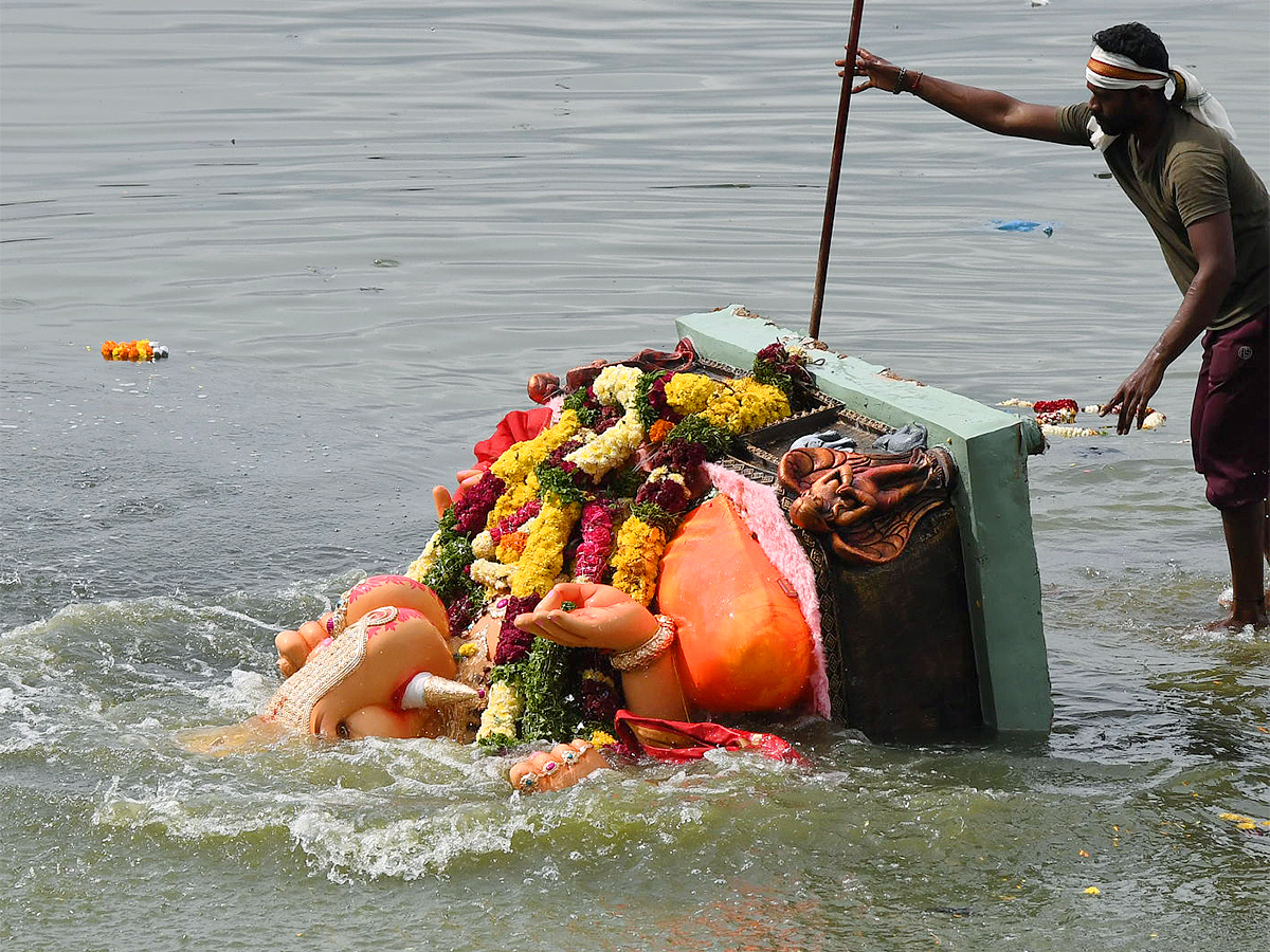 Ganesh_20Immersion_20in_20Hyderabad_202023-11.jpg 11