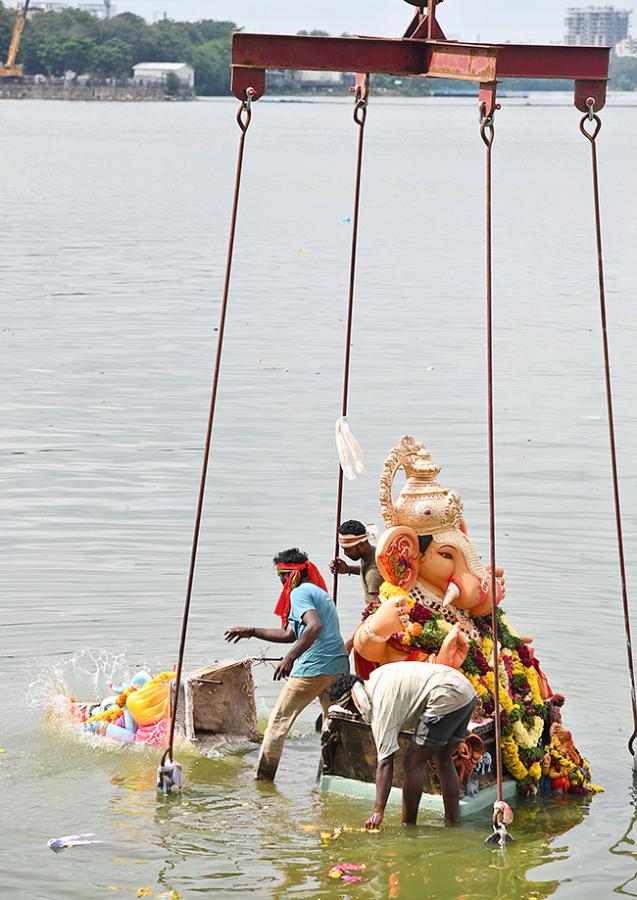 Ganesh_20Immersion_20in_20Hyderabad_202023-13.jpg 13