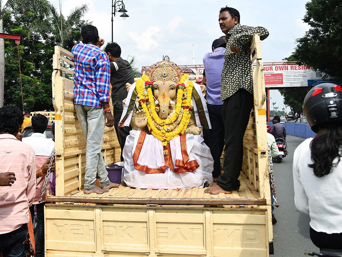 Ganesh_20Immersion_20in_20Hyderabad_202023-16.jpg 16