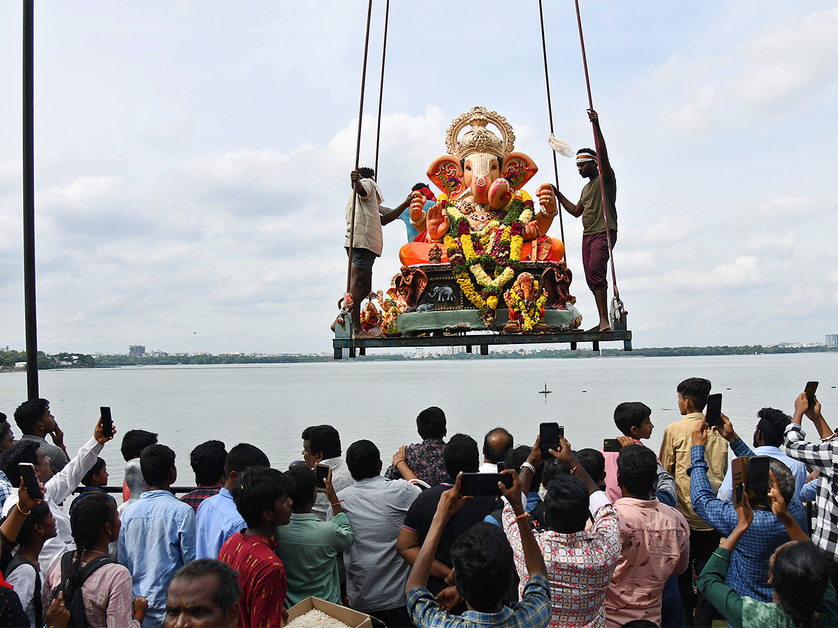 Ganesh_20Immersion_20in_20Hyderabad_202023-17.jpg 17