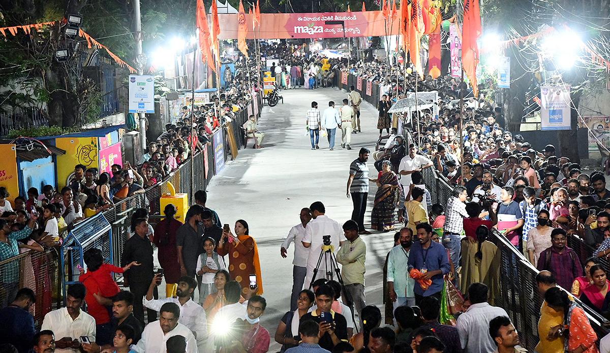 Ganesh_20Immersion_20in_20Hyderabad_202023-23.jpg 22