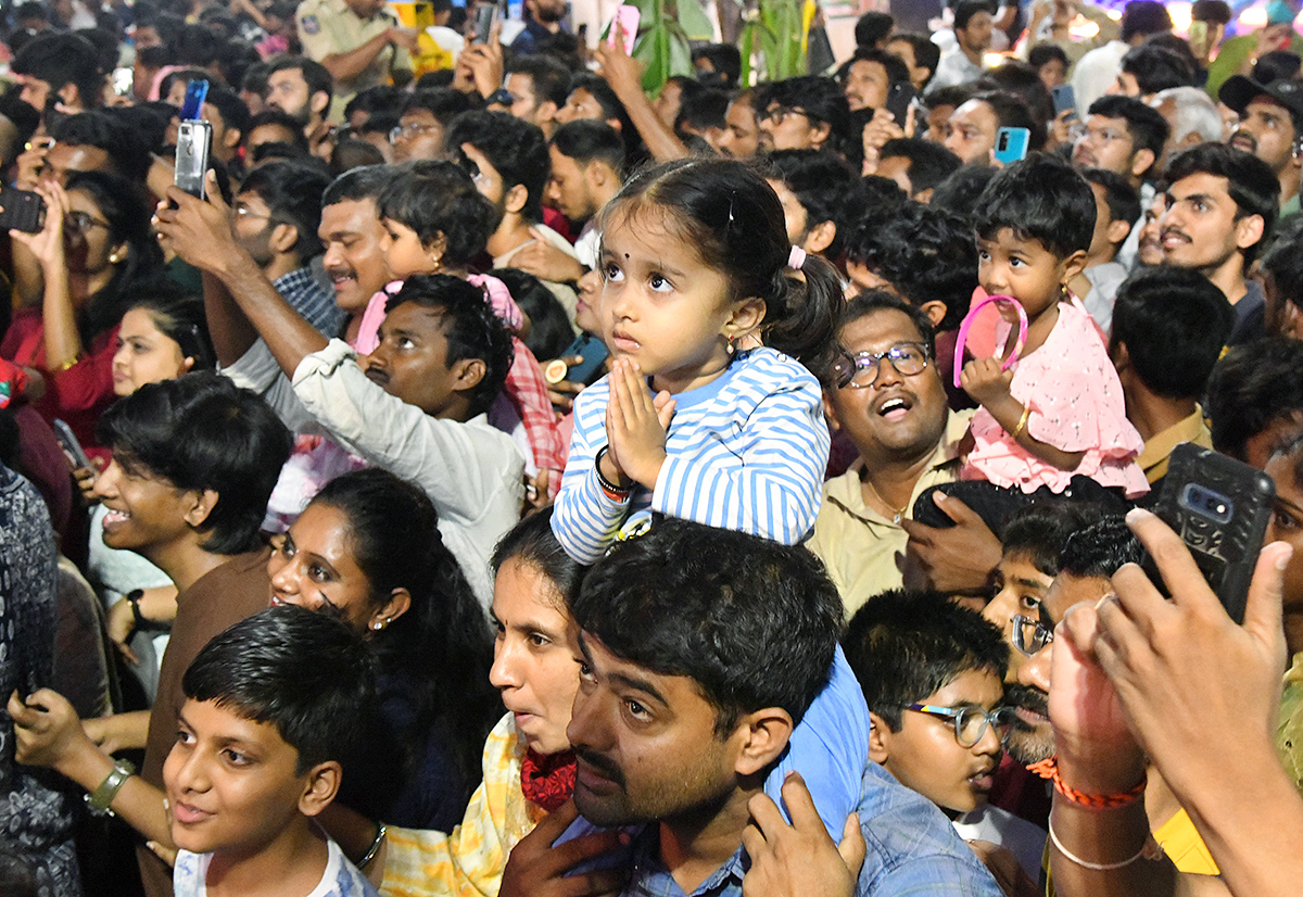 Ganesh_20Immersion_20in_20Hyderabad_202023-4.jpg 4