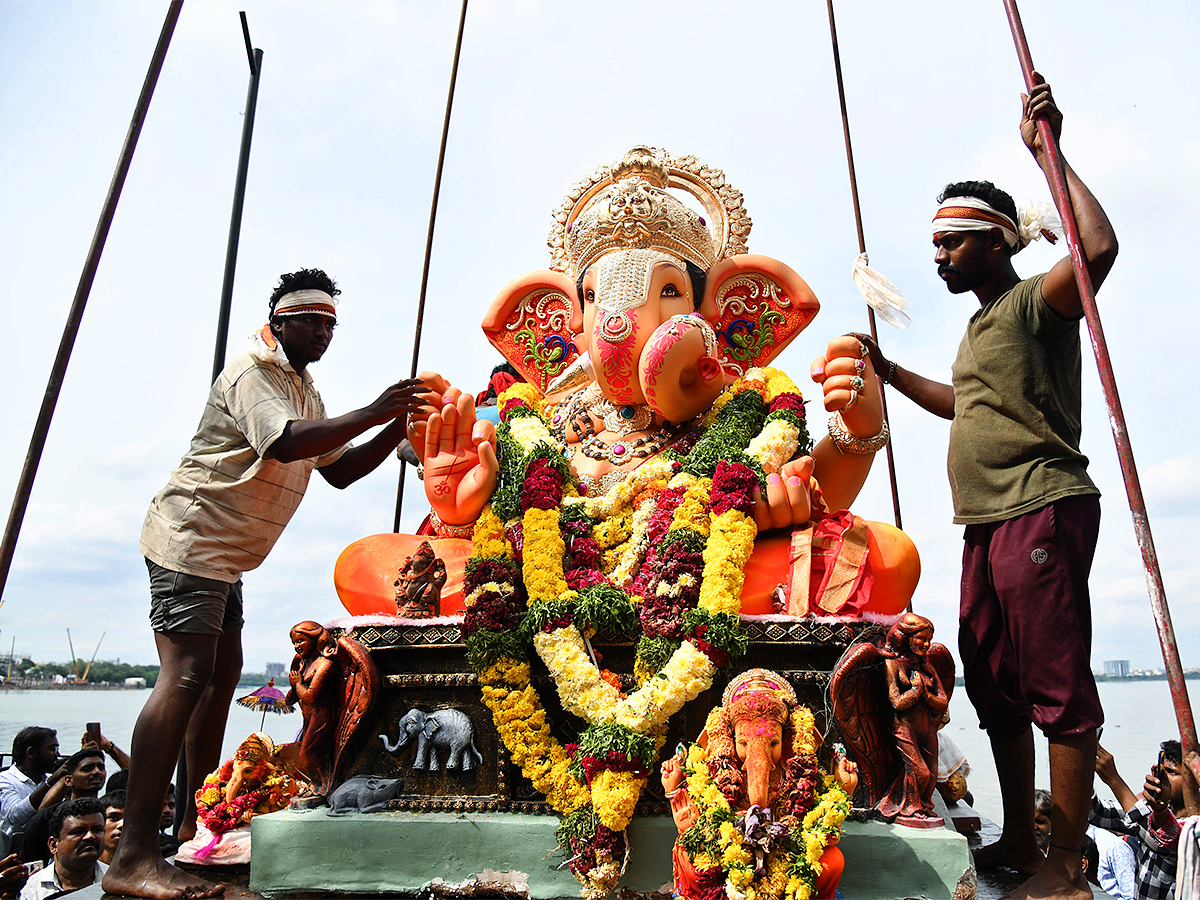 Ganesh_20Immersion_20in_20Hyderabad_202023-5.jpg 5