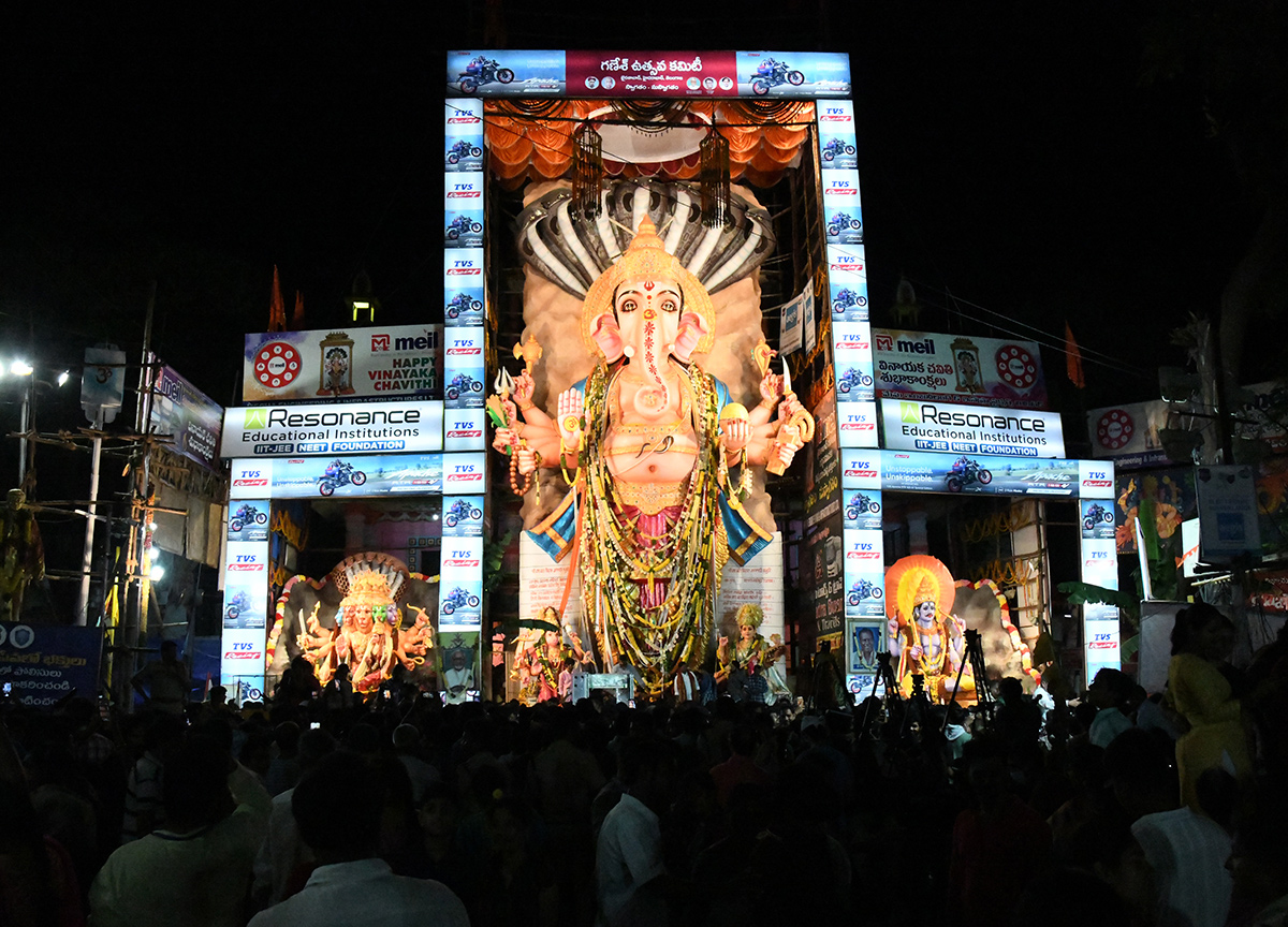 Ganesh_20Immersion_20in_20Hyderabad_202023-7.jpg 7
