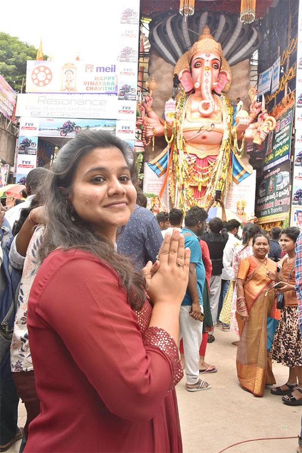 Huge_20Devotees_20Rush_20At_20Khairatabad_20Ganesh-6.jpg 6