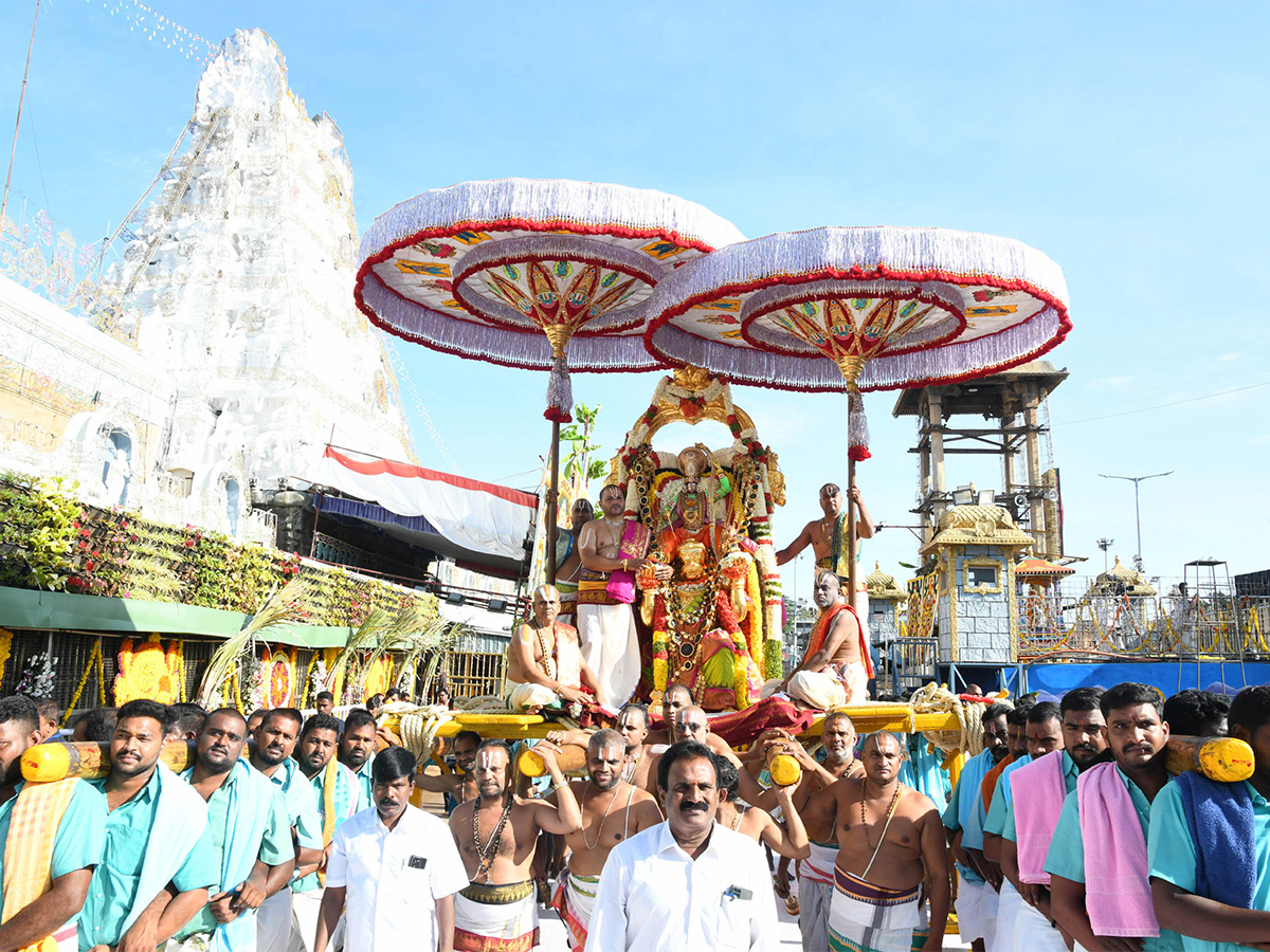 Tirumala_20Brahmotsavam_202023_20Photos-1.jpg 1