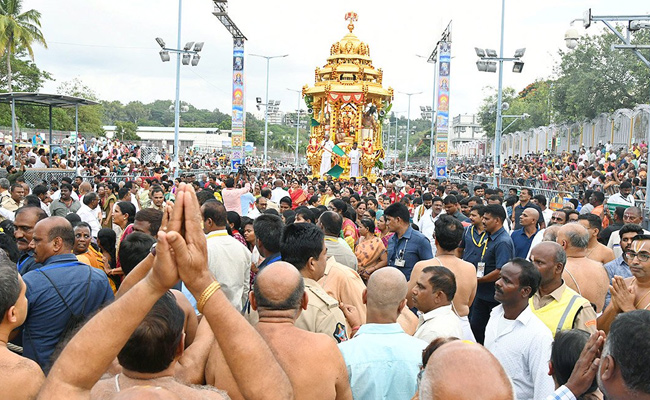 Tirumalacrowd1.jpg