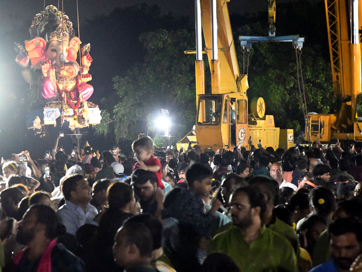 ganesh_20nimajjanam_202023_20hyderabad-11.jpg 11