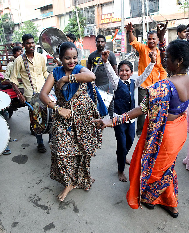 ganesh_20nimajjanam_202023_20hyderabad-20.jpg 16