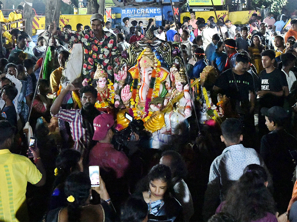 ganesh_20nimajjanam_202023_20hyderabad-3.jpg 3