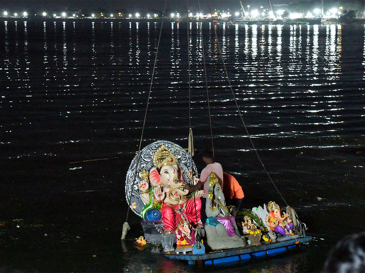 ganesh_20nimajjanam_202023_20hyderabad-5.jpg 5