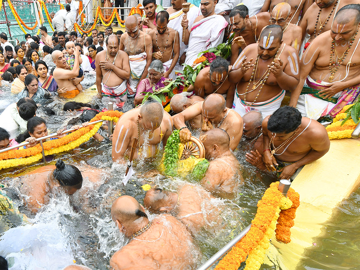 Chakra_20Snanam_20at_20Tirumala_20Brahmothsavalu_202023-1.jpg 1